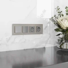 Рамка для выключателей и розеток Werkel Senso W0043117 (дымчатый/стекло Soft-Touch) — фото 8